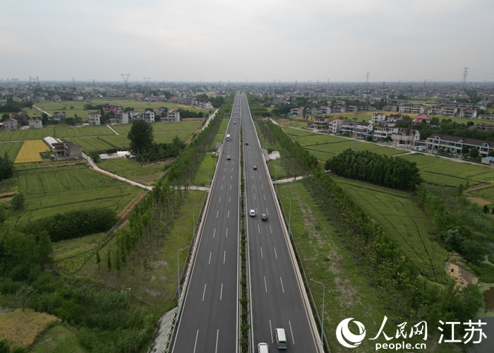 已通行的通皋大道一期。人民網(wǎng)記者王繼亮攝