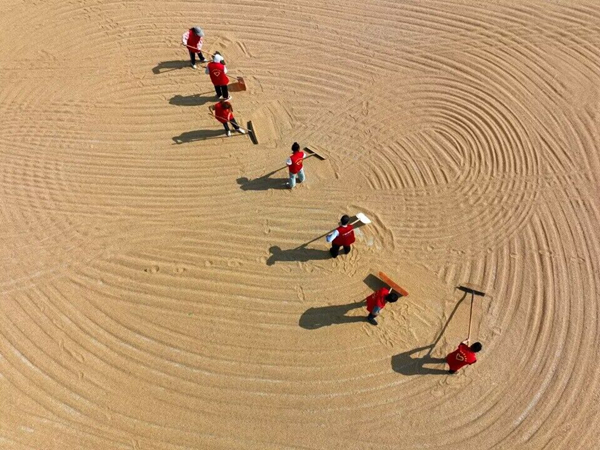 晾曬小麥。魏巧軍攝