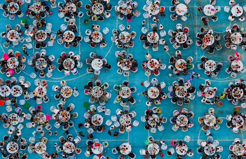 萬人龍蝦宴現(xiàn)場。許昌銀攝