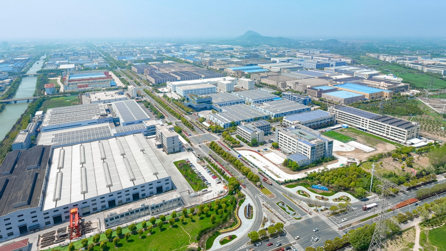 山水相依的現(xiàn)代化工業(yè)園區(qū)。應(yīng)威攝