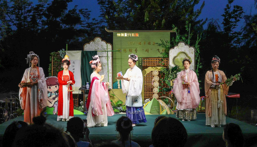 漢服秀表演。朱其攝