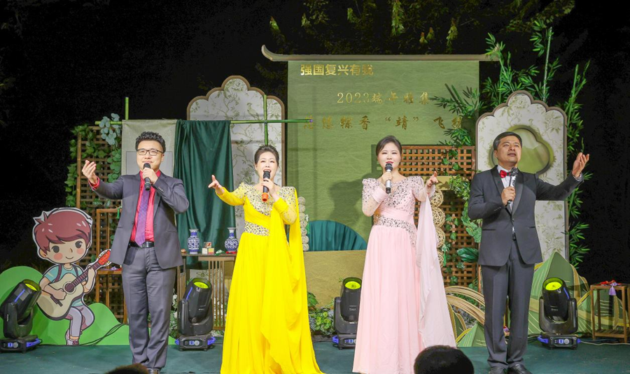 小合唱《領(lǐng)航》。朱其攝