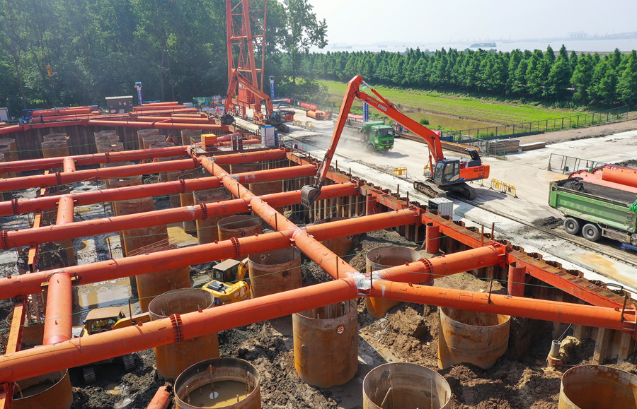 張靖皋長江大橋南航道橋北主塔的建設(shè)現(xiàn)場。朱其攝