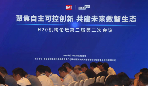 活動(dòng)現(xiàn)場(chǎng)。藍(lán)藍(lán)攝