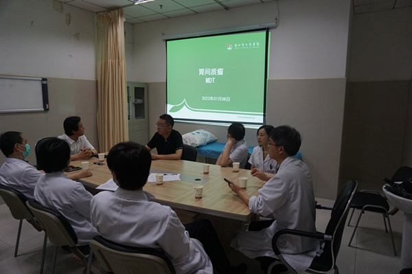 聯(lián)合會診現(xiàn)場。季霞攝