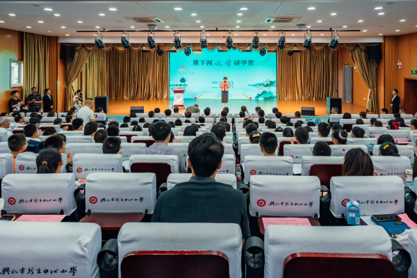 江蘇興化首屆里下河文學(xué)研學(xué)營開營現(xiàn)場。興化市委宣傳部供圖