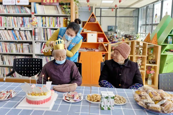 為老年居民過生日。黃埭鎮(zhèn)供圖