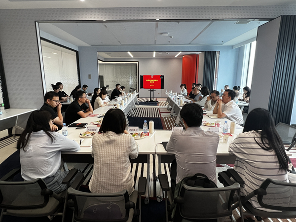 建鄴頂流商圈聯(lián)盟座談會(huì)。受訪者供圖