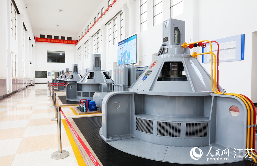 江都水利樞紐第四抽水站正在運行，確?！耙唤逅彼汀薄Ｈ嗣窬W(wǎng) 余樂攝