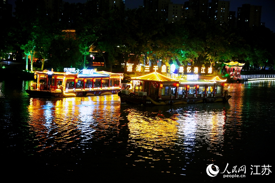 里運(yùn)河上畫(huà)舫穿梭。人民網(wǎng) 余樂(lè)攝