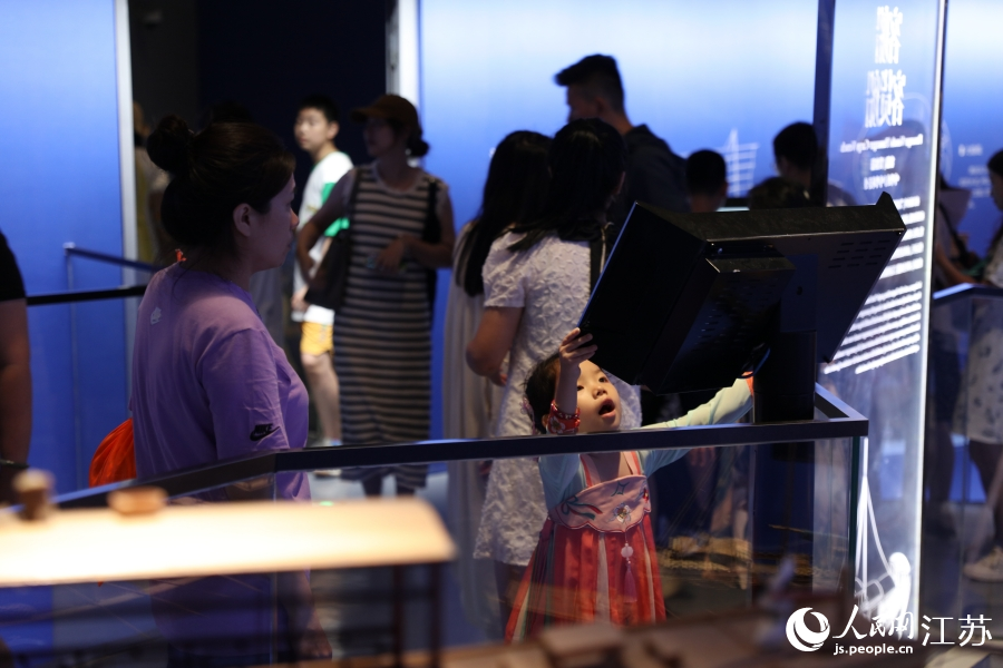 互動體驗十足，吸引了不少家長帶著孩子前來。人民網(wǎng) 余樂攝