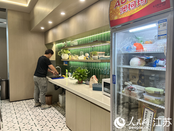 中環(huán)-錦創(chuàng)數(shù)字廣場內(nèi)部新設(shè)計的生活角。人民網(wǎng)記者 馬曉波攝