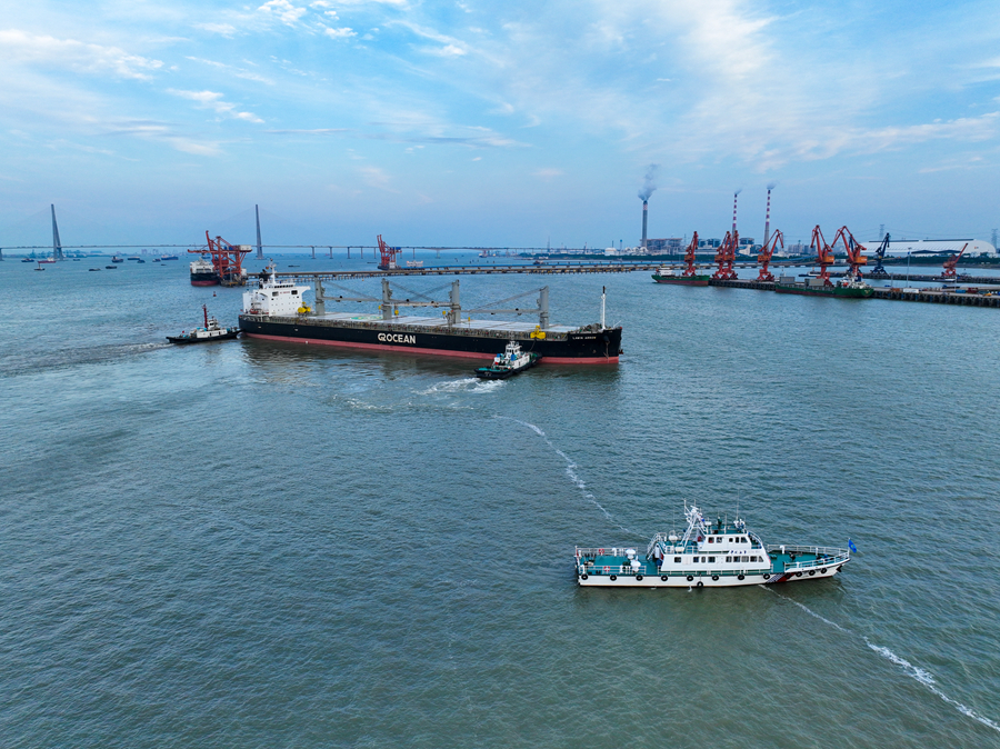 巴哈馬籍“菲鷹箭”輪進入常熟港。常熟海事局供圖