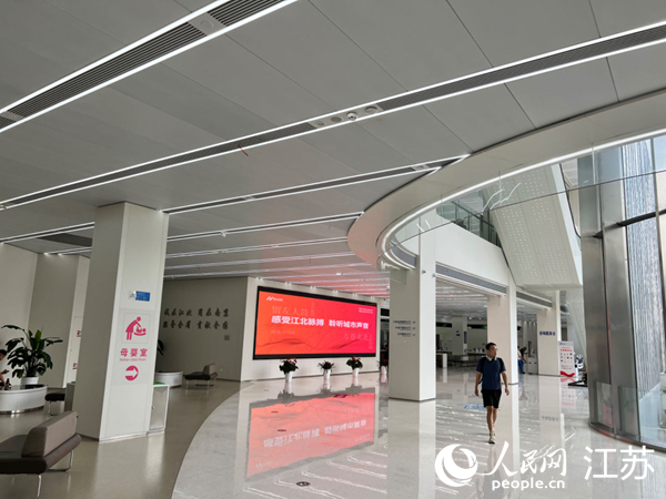 使用“江水空調(diào)”的市民中心服務(wù)大廳。人民網(wǎng)記者 馬曉波攝