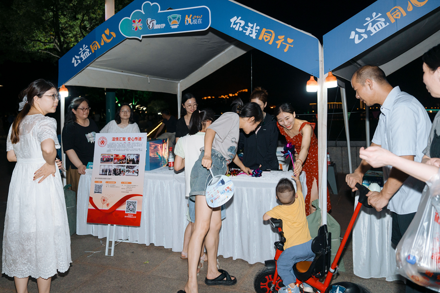 文明實踐扮靚了“夜風(fēng)景”。蔣夢蝶攝