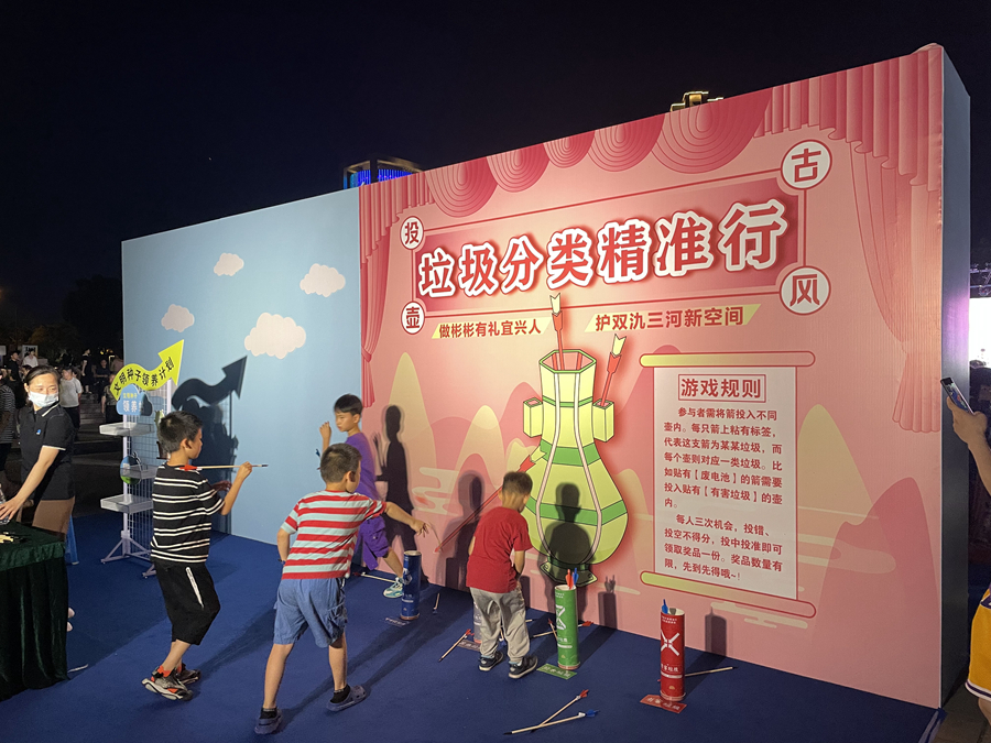 孩子們積極參與夜集文明實(shí)踐活動(dòng)。蔣夢(mèng)蝶攝