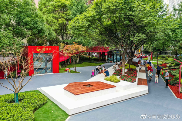 出新后，火紅的“火瓦巷”。秦宣攝