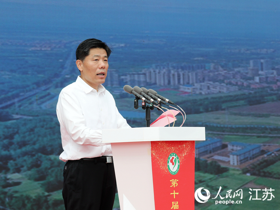 沭陽縣委書記、沭陽經(jīng)開區(qū)黨工委書記彭偉致辭。人民網(wǎng) 范堯攝