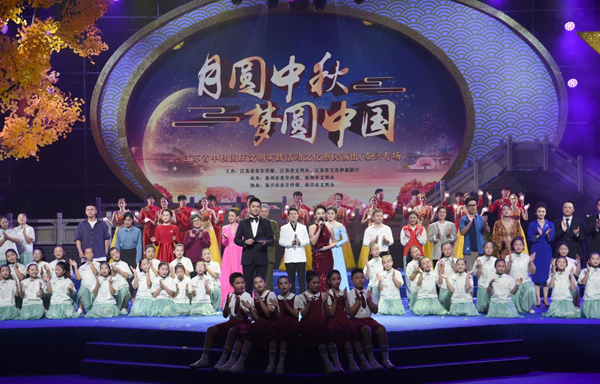 惠民演出現(xiàn)場(chǎng)。吳俊攝