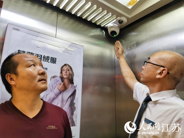 中海碧林灣小區(qū)裝上了“梯阻器”。人民網(wǎng)記者王繼亮攝