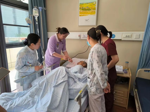 “安寧”需要醫(yī)師、心理?？谱o士、健康管理師、藥劑師、營養(yǎng)師等多方守護。受訪者供圖