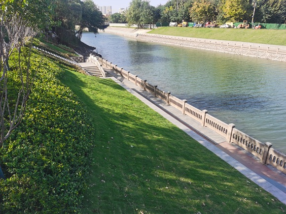 治理后的運(yùn)糧河。秦淮區(qū)水務(wù)局供圖