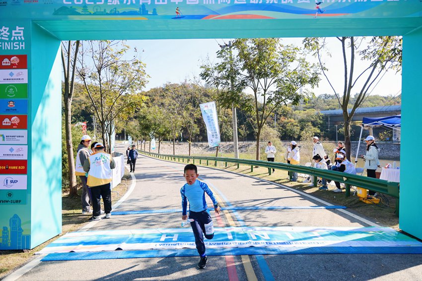 小朋友在奔跑。江寧區(qū)委宣傳部供圖