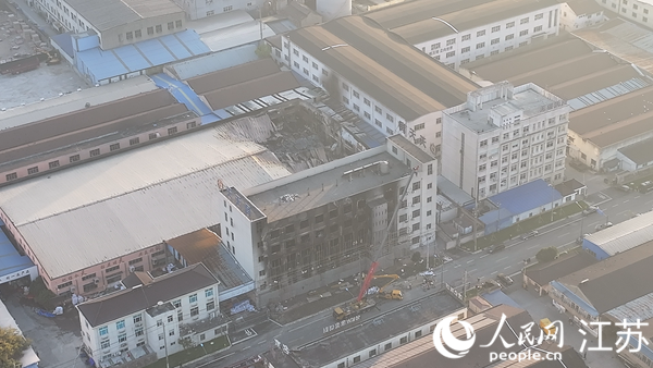 航拍火災(zāi)發(fā)生后的事故現(xiàn)場。人民網(wǎng) 余樂攝