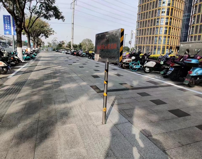 整改前標(biāo)識牌所在位置。留言人供圖