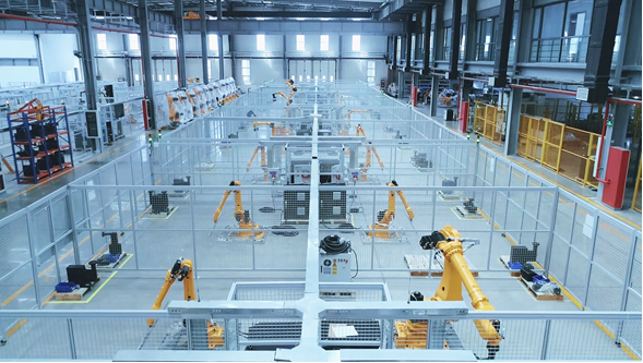 機(jī)器人進(jìn)行出廠前的跑合測(cè)試。吳昊攝