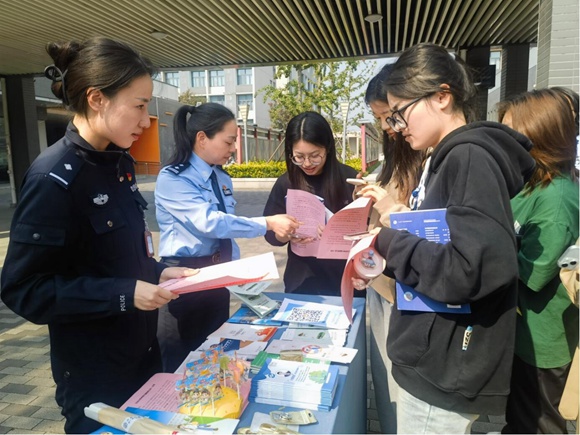 法治宣傳進社區(qū)。溧水區(qū)委宣傳部供圖