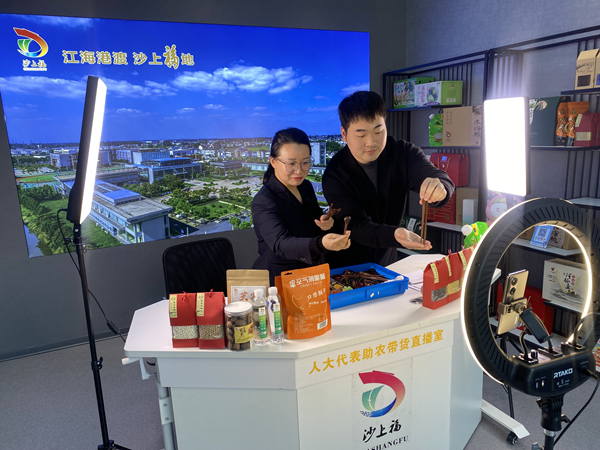 “助農(nóng)直播”志愿服務(wù)活動現(xiàn)場。郭振東攝