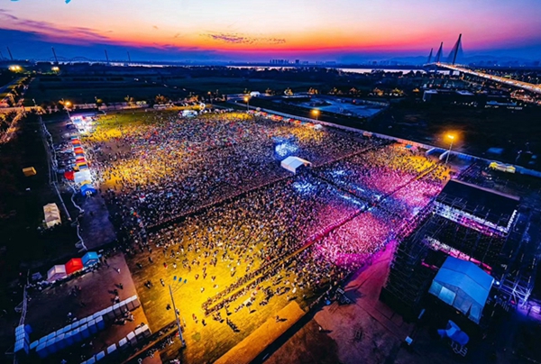 10月28日，南京江豚音樂(lè)節(jié)現(xiàn)場(chǎng)。建鄴區(qū)委宣傳部供圖