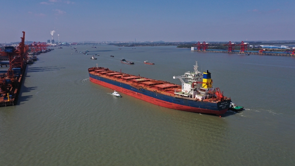 開普型船舶停靠鎮(zhèn)江港。鎮(zhèn)江海事局供圖