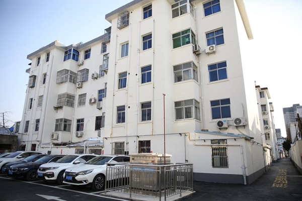 出新后的工商行宿舍。洪軒攝