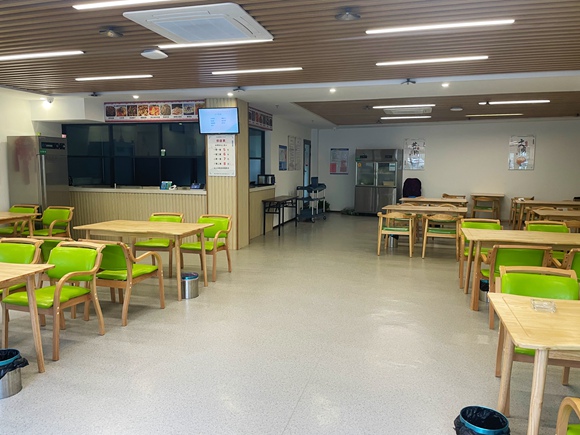 鹽龍街道“長(zhǎng)者幸福食堂”。鹽都區(qū)委宣傳部供圖