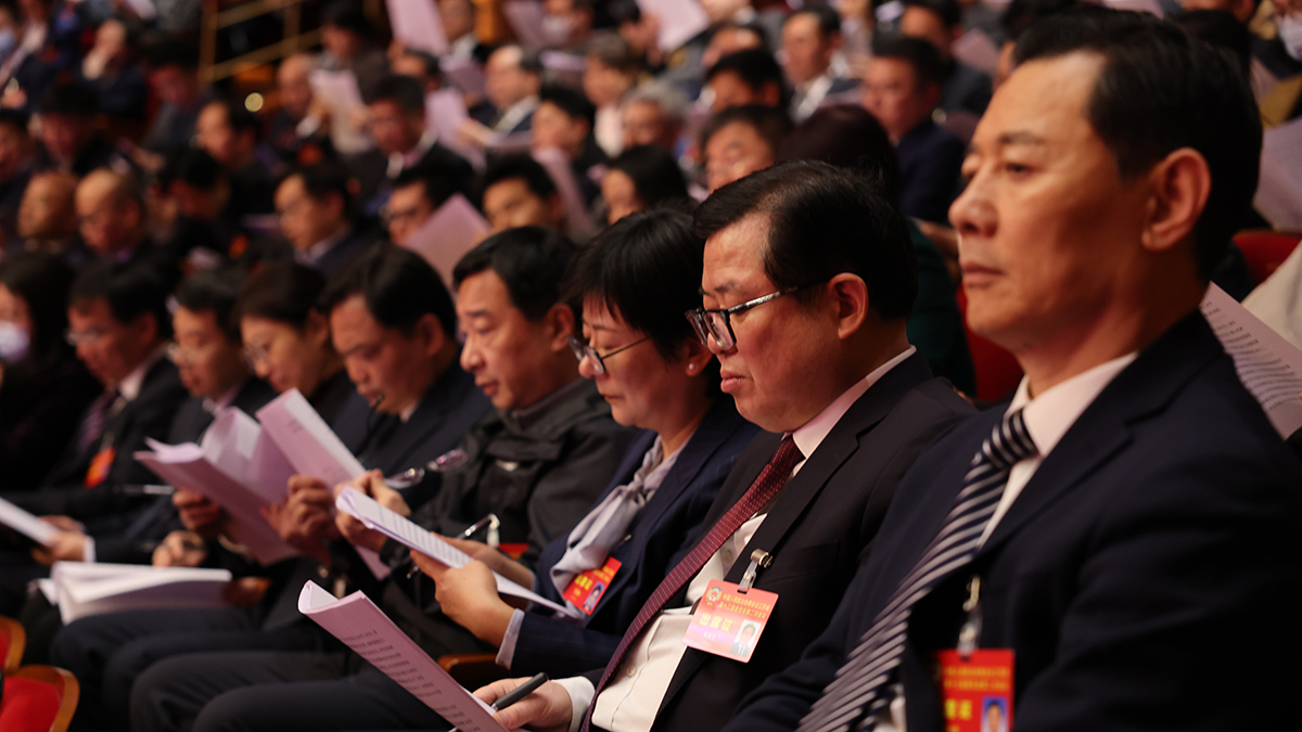 江蘇省第十四屆人民代表大會第二次會議現(xiàn)場。人民網(wǎng) 余樂攝