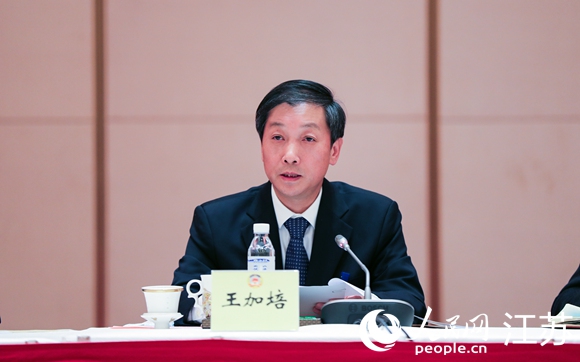 江蘇省政協(xié)委員，連云港市政協(xié)主席、黨組書(shū)記王加培。人民網(wǎng)記者 張玉峰攝