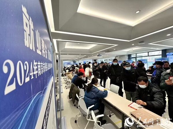 招聘會現(xiàn)場。人民網(wǎng)記者 馬曉波攝