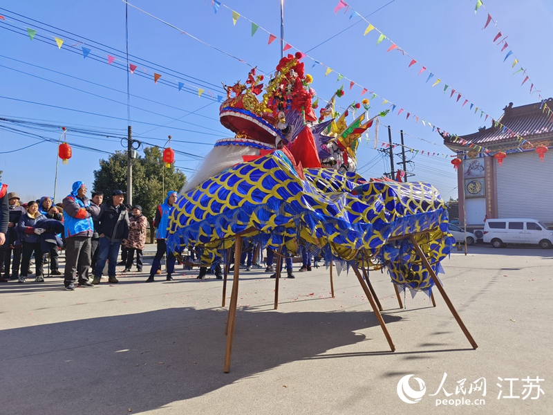 盤起的龍燈。人民網(wǎng) 張瀚天攝