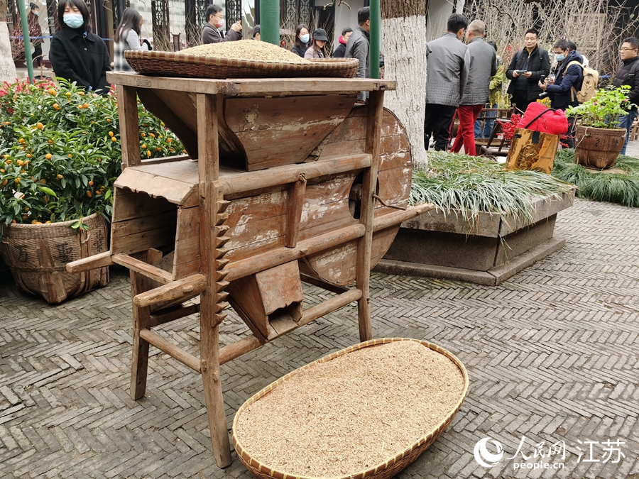 傳統(tǒng)碾米器具。人民網(wǎng)記者 王繼亮攝