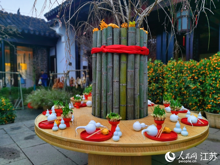 迎新布展寓意吉祥如意。人民網(wǎng)記者 王繼亮攝