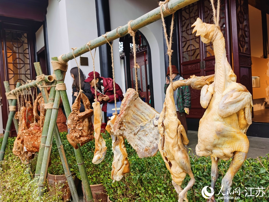 年貨臘肉展示。人民網(wǎng)記者 王繼亮攝