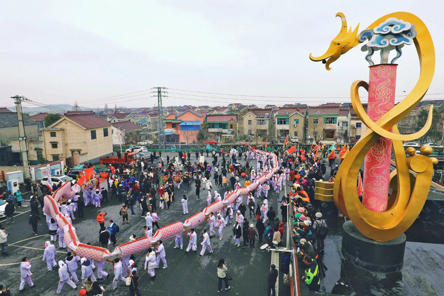 駱山大龍?jiān)诒娙说拇負(fù)硐滦顒荻鴦?。溧水區(qū)委宣傳部供圖