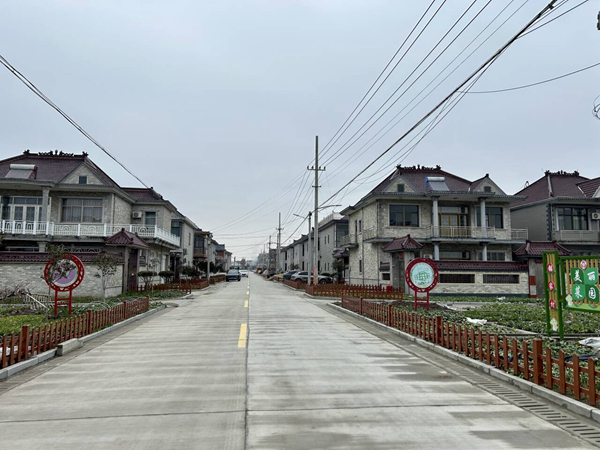 村民剛裝修布置好的新居。人民網(wǎng) 王丹丹攝