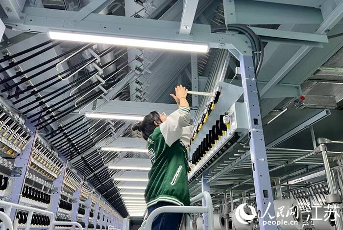 臺(tái)華錦綸一期PA66項(xiàng)目車間。人民網(wǎng)記者 馬曉波攝