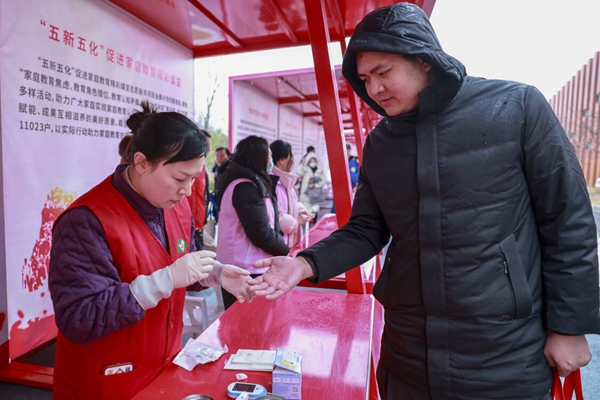 市民參加志愿活動。泰興市融媒體中心供圖