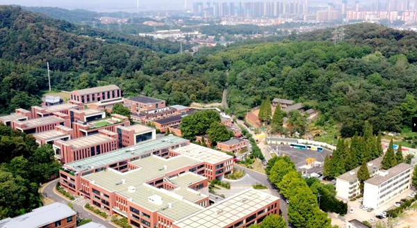 煥新后的幕府創(chuàng)新小鎮(zhèn)。鼓軒攝