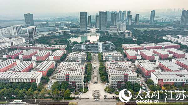 鎮(zhèn)江經(jīng)開區(qū)再生醫(yī)學小鎮(zhèn)。人民網(wǎng) 徐晨曦攝