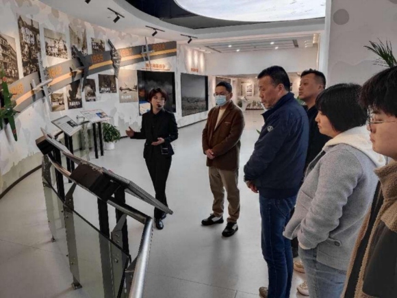 現(xiàn)場參觀教學。建鄴區(qū)建設局供圖